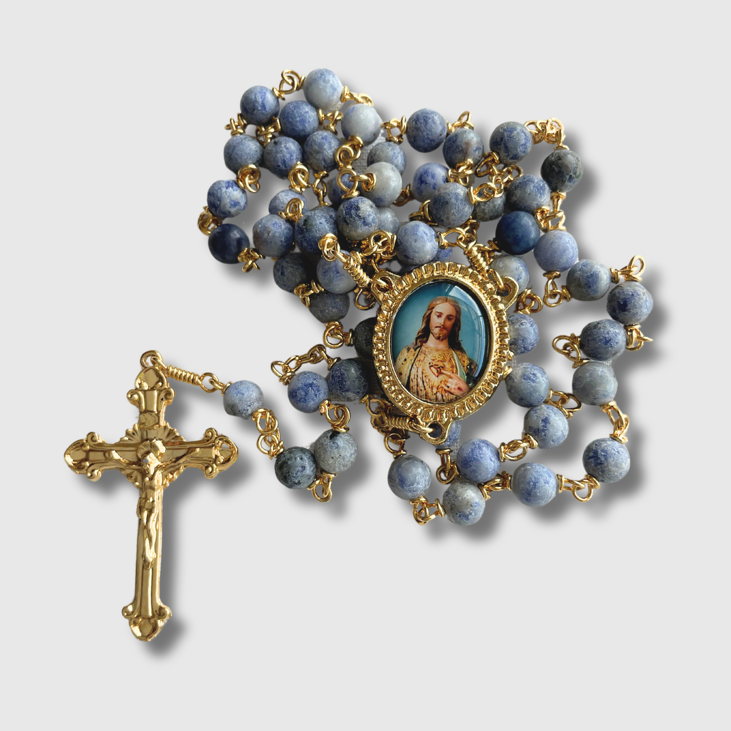 Rosario de piedra, color gris oscuro con baño de Oro 24K
