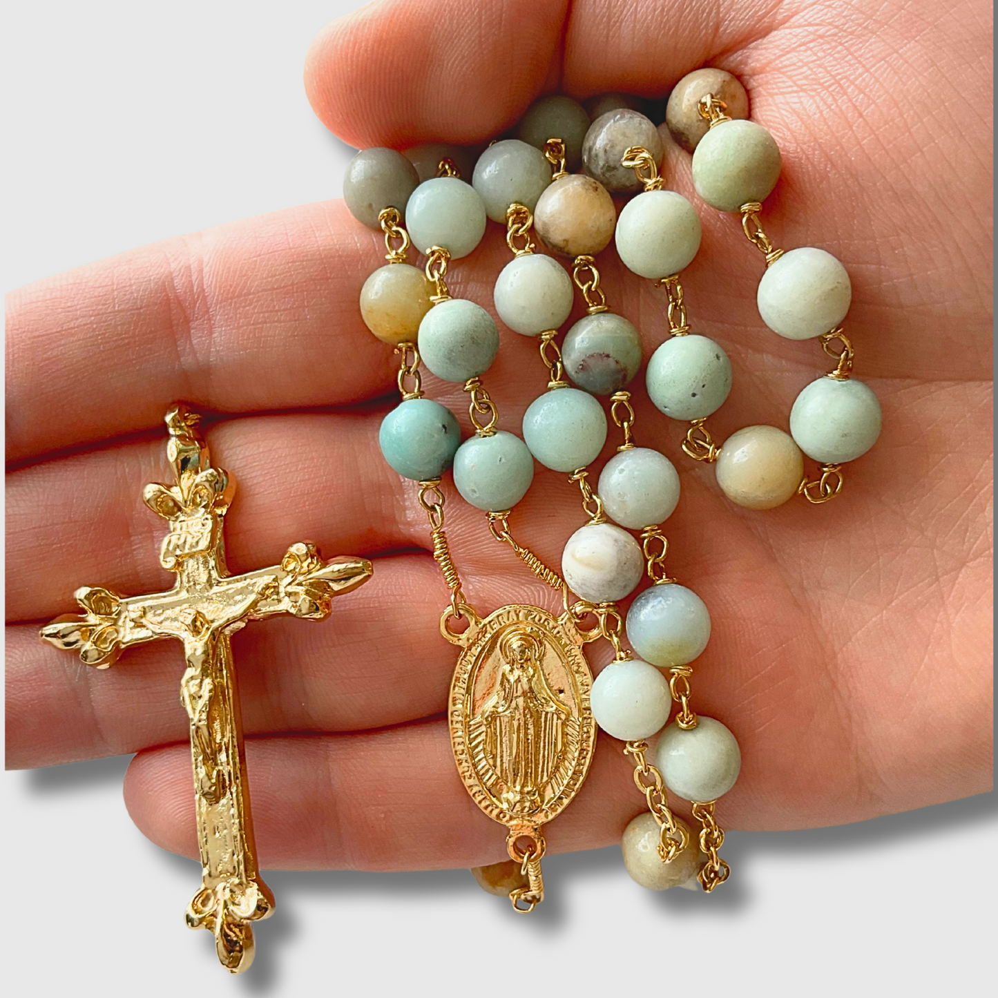 Rosario de piedra color verde claro con crucero medalla milagrosa, baño de oro 24 k