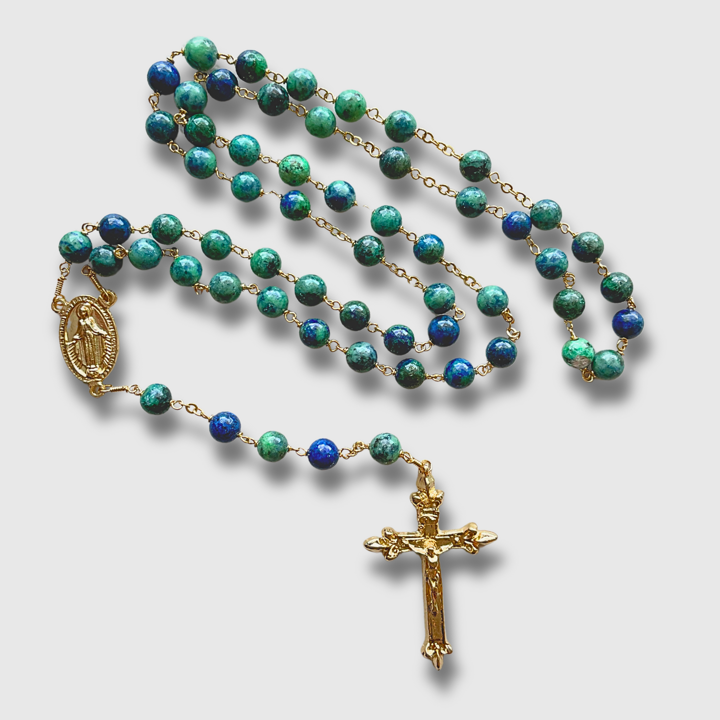Rosario de piedra color verde oscuro con crucero medalla milagrosa, baño de oro 24 k.