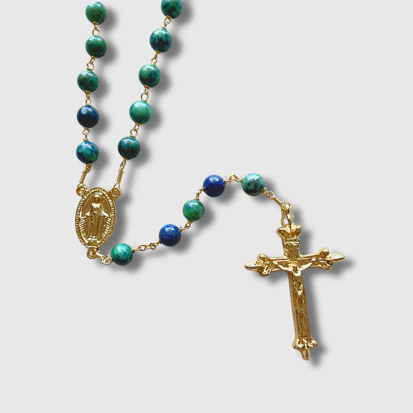 Rosario de piedra color verde oscuro con crucero medalla milagrosa, baño de oro 24 k.