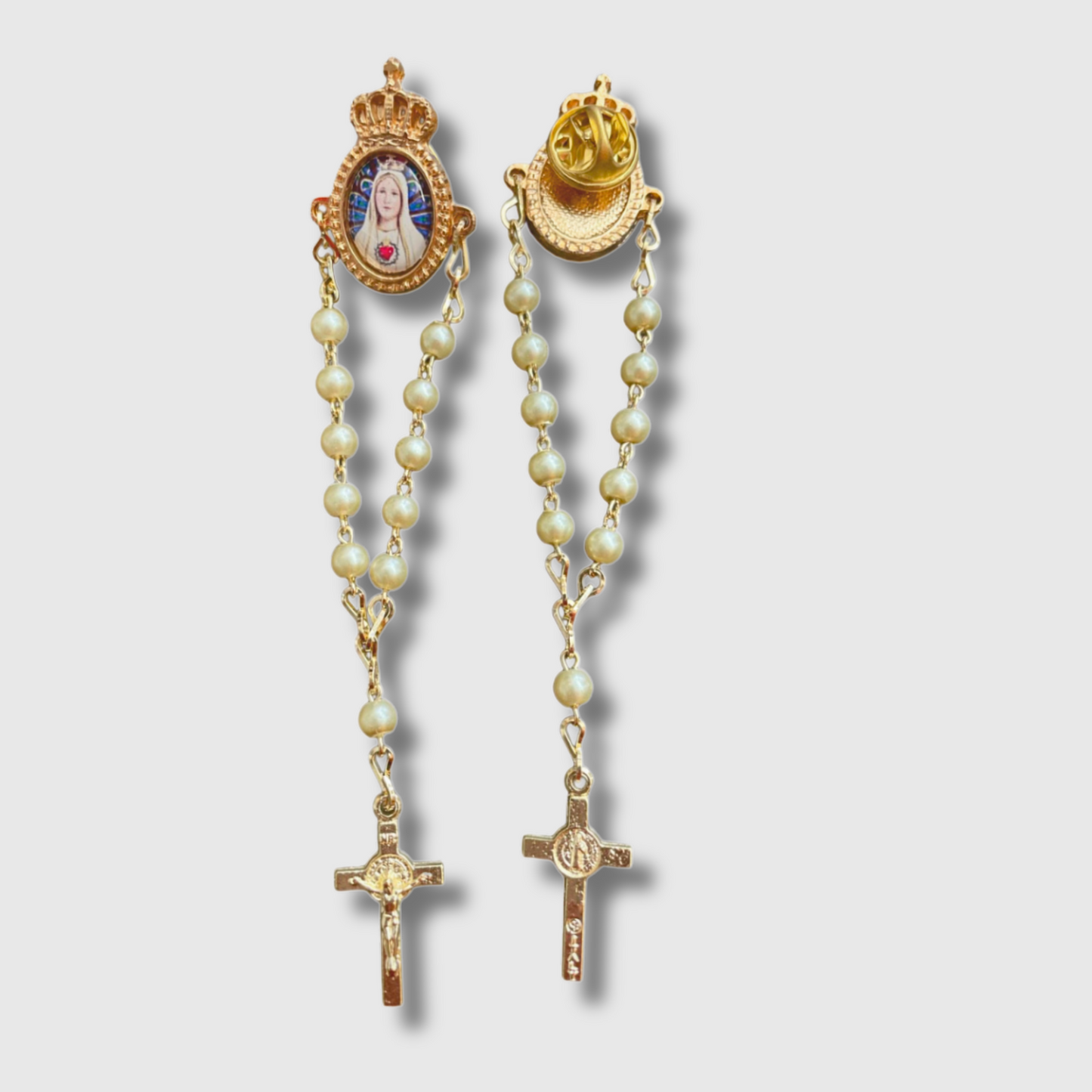 Pin Virgen de Fátima con decenario de perla y Cruz.