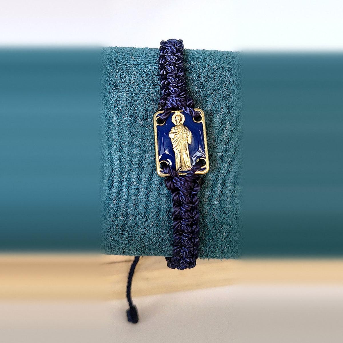 Pulsera de Hilo con Placa Metal San Judas Tadeo
