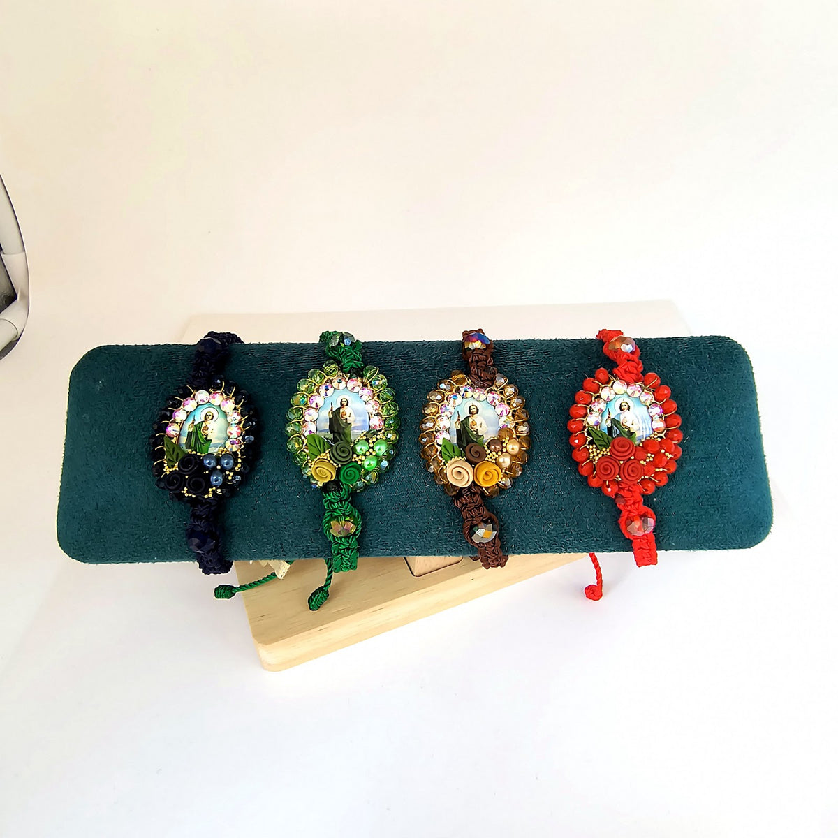 Pulsera Tejida Medalla San Judas Tadeo Decorada