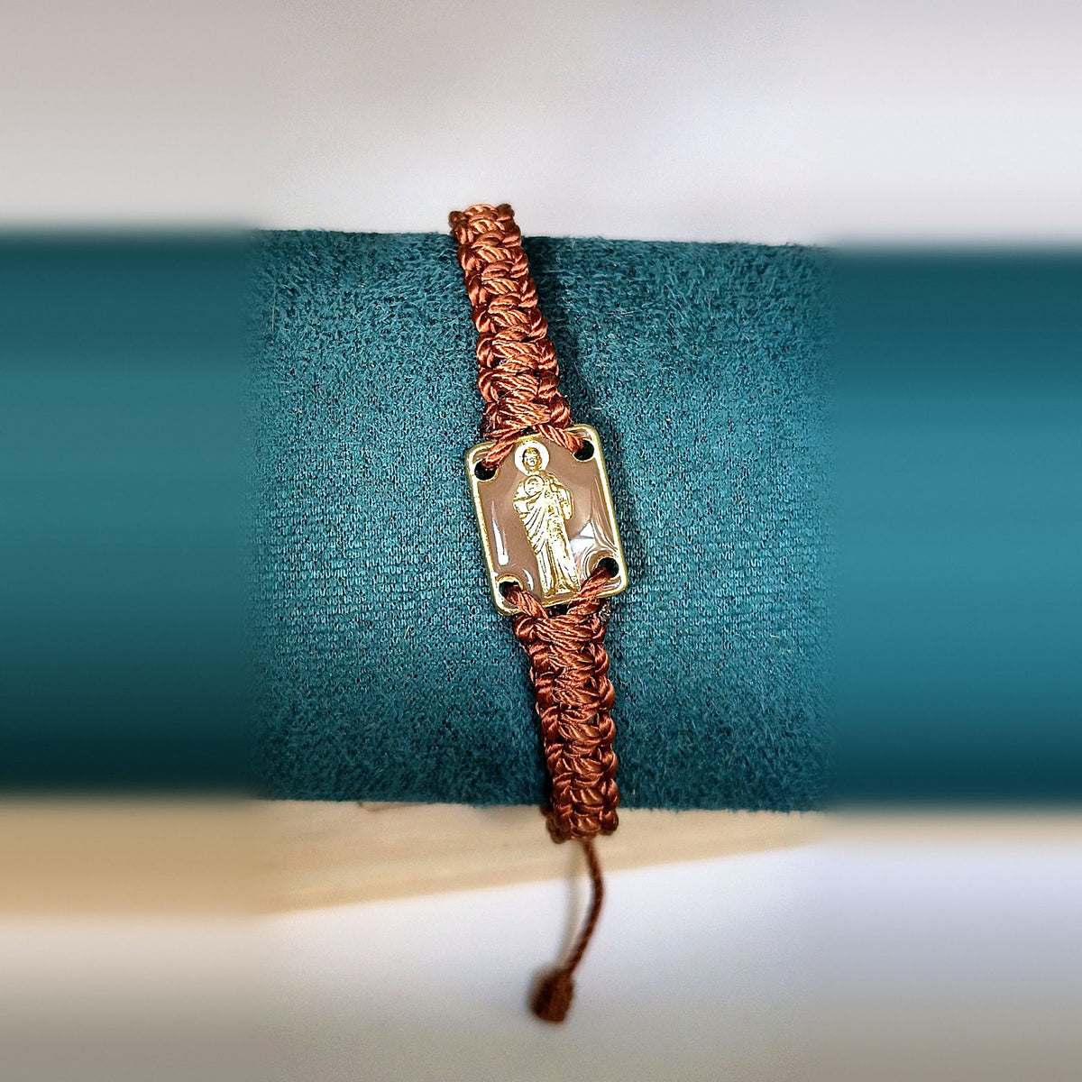 Pulsera de Hilo con Placa Metal San Judas Tadeo