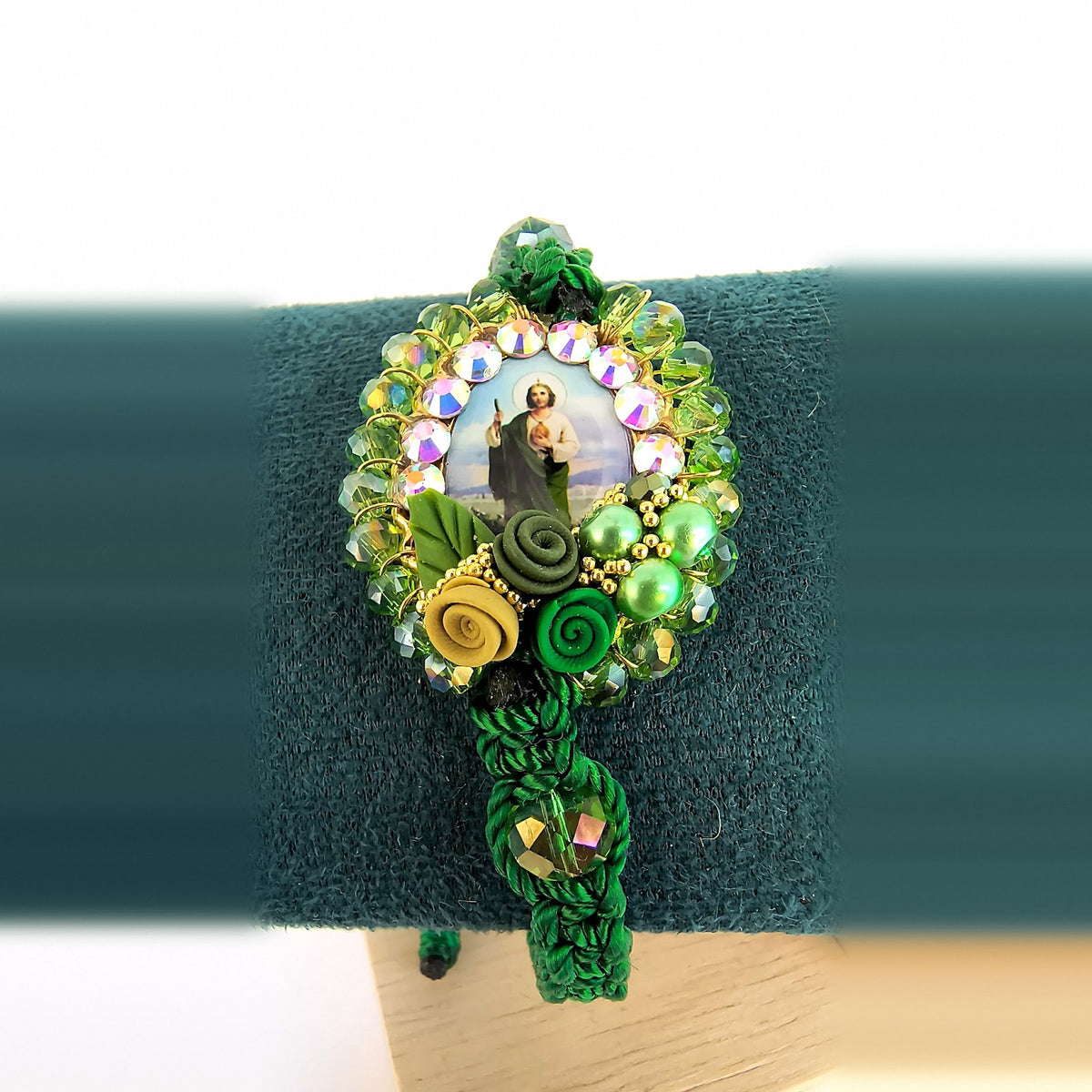 Pulsera Tejida Medalla San Judas Tadeo Decorada