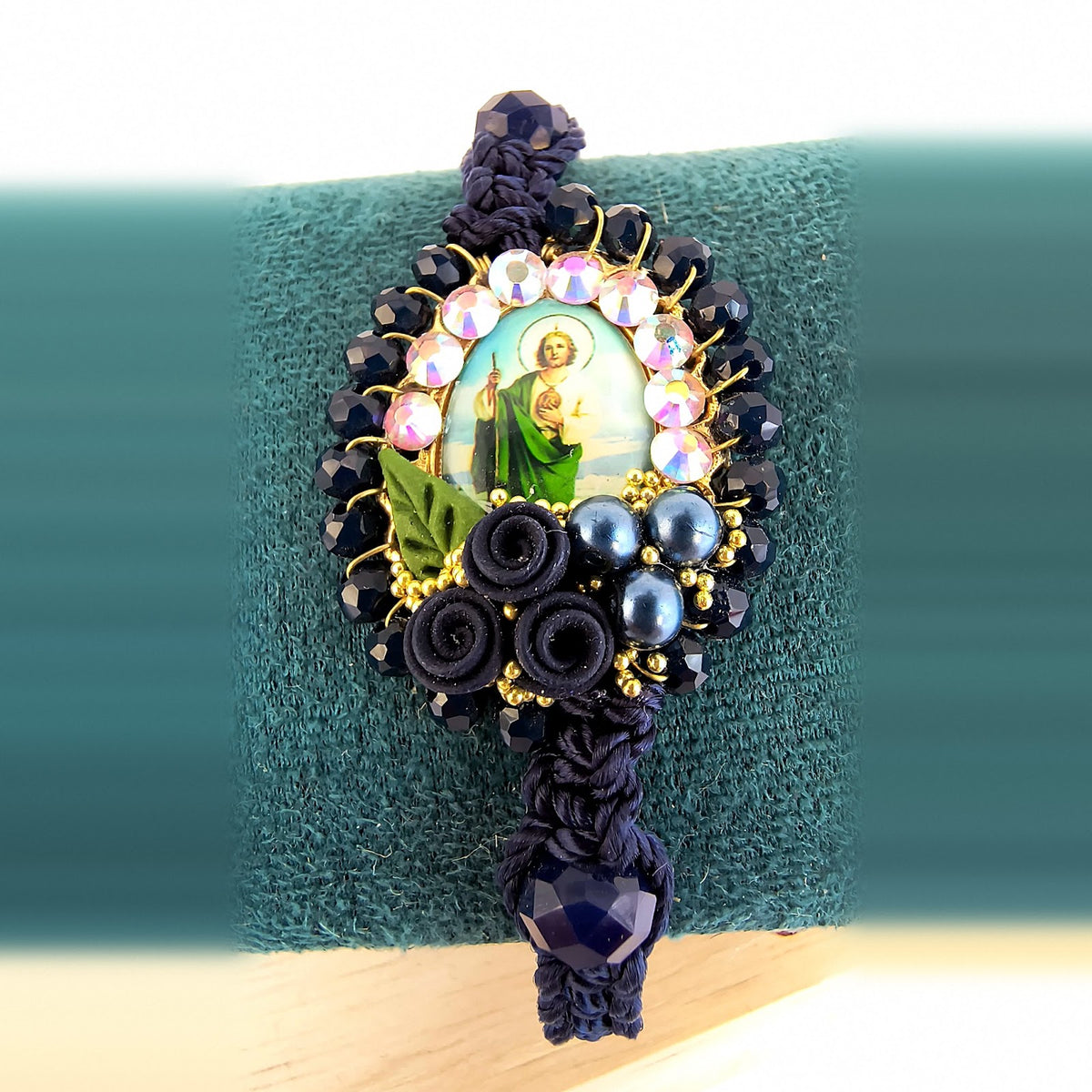 Pulsera Tejida Medalla San Judas Tadeo Decorada