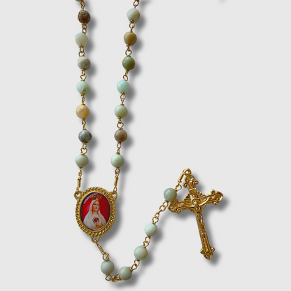 Rosario de piedra color Jaspeado, crucero doble imagen con baño de oro 24 k.