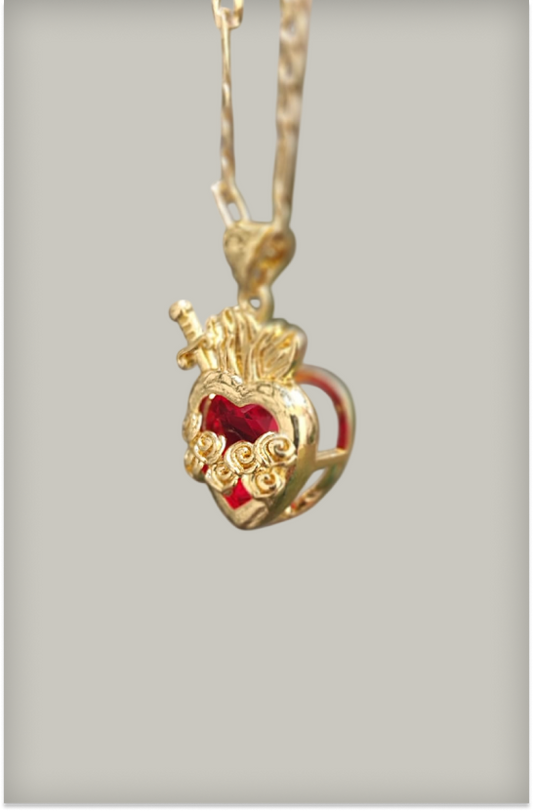 Dije Corazón Inmaculado Corazón María en cristal color rojo.