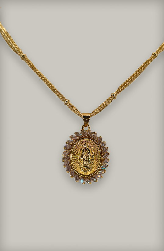 Dije Virgen de Guadalupe en oro laminado