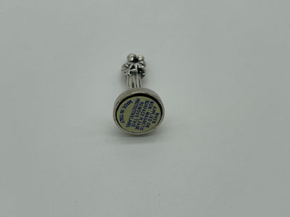 Figura metálica San Antonio Italiana para escritorio con adhesivo.